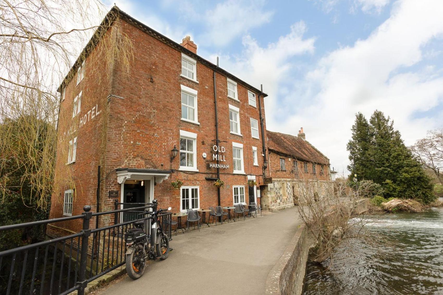 Old Mill Hotel 索尔兹伯里 外观 照片
